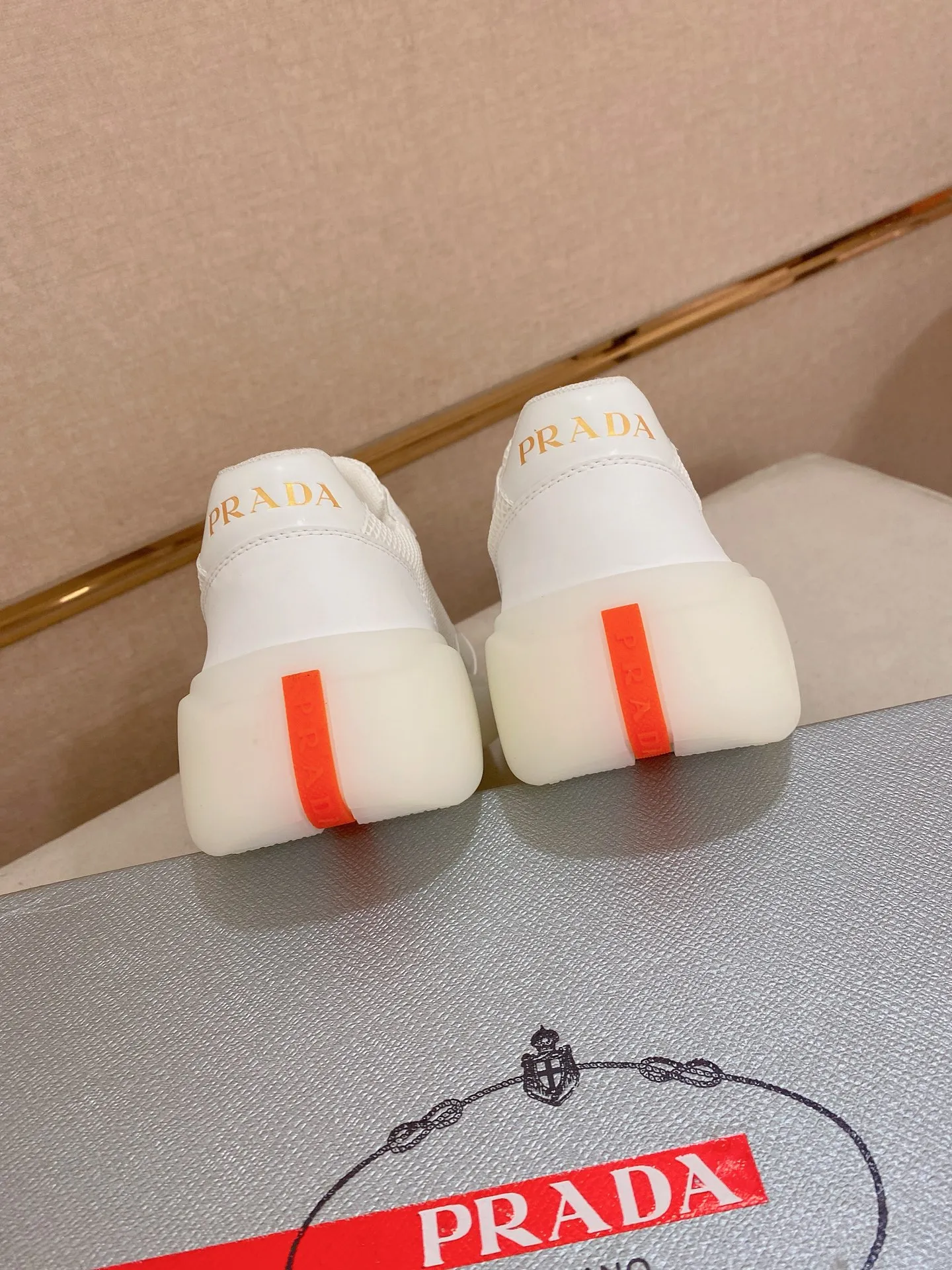 Men's shoes 💰 620💰 ✔️✔️✔️Higher version High-quality new PRADA (Prada) counters are launched simultaneously. The new men's shoes and 😘fabric are made of high-tech glue-making technology. Lining: Full cowhide lining. 👍🏿 High-end ☄️ Air-cushion molded anti-slip foam outsole, exquisite lines, simple and elegant, comfortable and high-end for leisure travel. Code number: 38 to 44 (45 can be customized and cannot be returned or exchanged)
